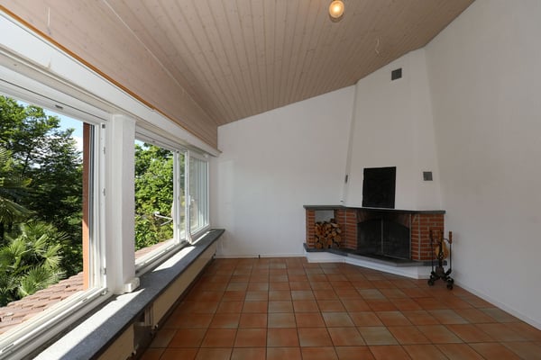 Einfamilienhaus + grosses Gästehaus mit Swimmingpool und herrlicher Aussicht 10