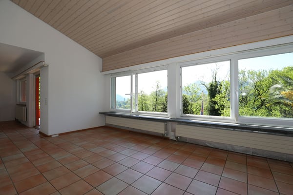 Einfamilienhaus + grosses Gästehaus mit Swimmingpool und herrlicher Aussicht 11
