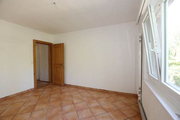 Einfamilienhaus + grosses Gästehaus mit Swimmingpool und herrlicher Aussicht 15