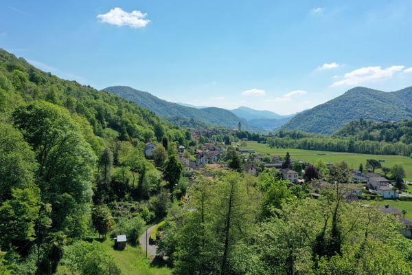 Einfamilienhaus + grosses Gästehaus mit Swimmingpool und herrlicher Aussicht 8