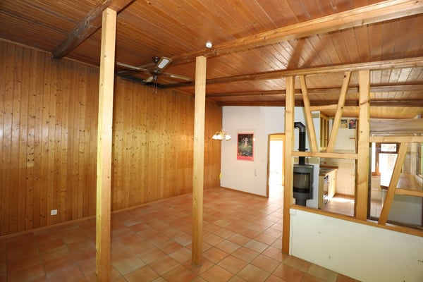 Einfamilienhaus + grosses Gästehaus mit Swimmingpool und herrlicher Aussicht 19