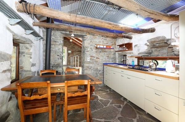 Einmaliges Rustico mit schönem Seeblick in Vairano 9