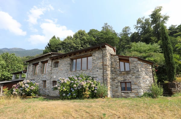 Komfortables Rustico mit Panoramasicht auf See und Berge im Gambarogno 1