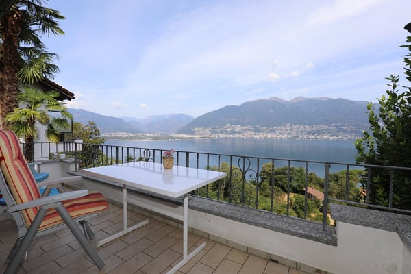 Doppelhaus-Hälfte mit herrlicher Sicht auf den Lago Maggiore 2