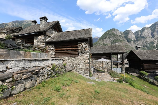 Grosses komfortables Rustico mit schönem Weitblick in Lavizzara 5