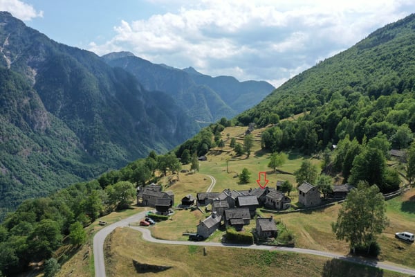 Grosses komfortables Rustico mit schönem Weitblick in Lavizzara 2