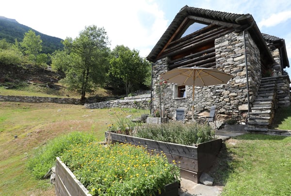 Grosses komfortables Rustico mit schönem Weitblick in Lavizzara 4