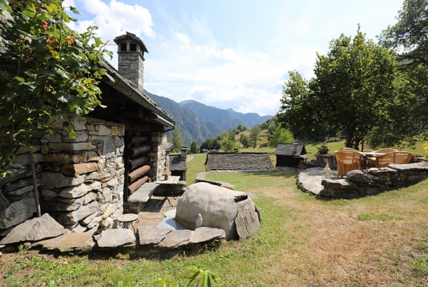 Grosses komfortables Rustico mit schönem Weitblick in Lavizzara 6