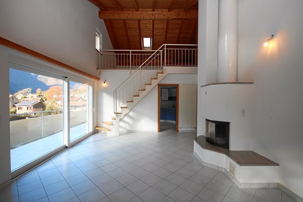 5.5-Zimmer-Maisonette-Eigentumswohnung mit Mansarde und schöner Bergsicht