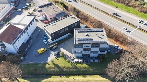 Capannone di pregio con grande appartamento 3