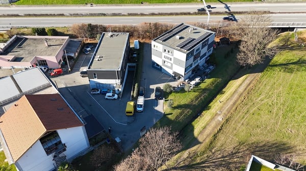 Capannone di pregio con grande appartamento 17