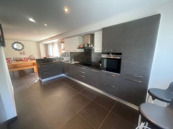 Capannone di pregio con grande appartamento 12