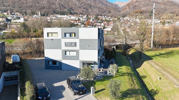 Capannone di pregio con grande appartamento 5