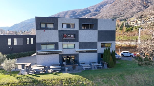 Capannone di pregio con grande appartamento 1