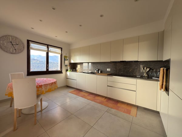 Spaziosa Villa con giardino e vista panoramica a Pregassona 18