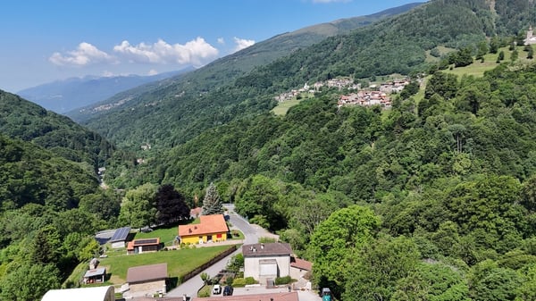 Casa Ticinese di carattere con splendido giardino e massima privacy a Bogno 8