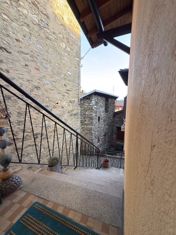 Casa unifamiliare nel nucleo di Bigorio 9