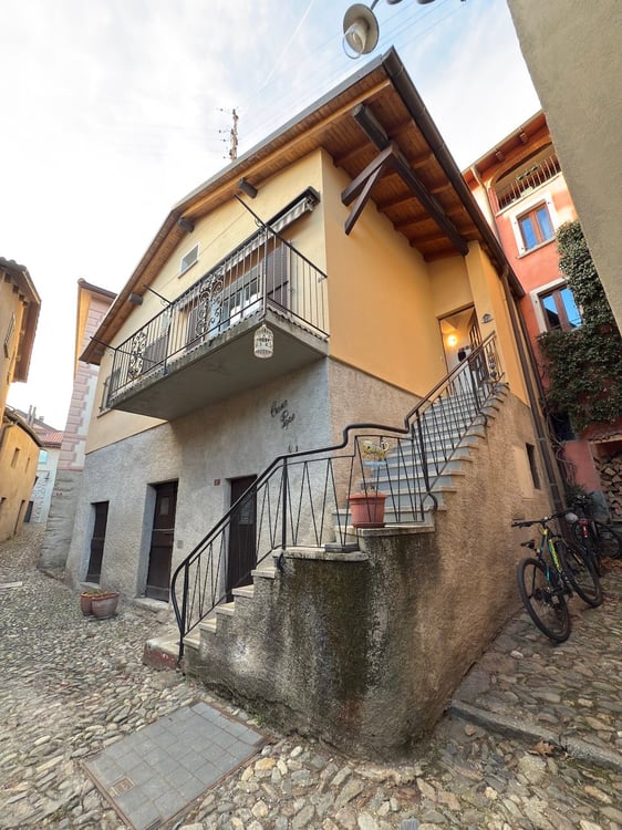 Casa unifamiliare nel nucleo di Bigorio 1
