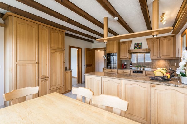 2-Familien Chalet mit 6.5 bis 7.5 und 2.5-Zimmer Wohnung, teils mit Seesicht 11