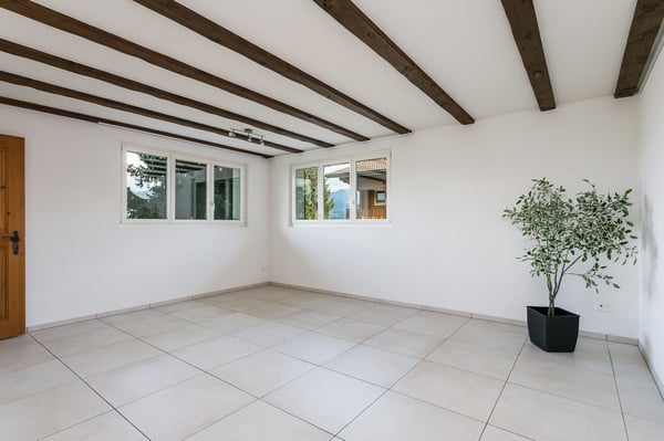 2-Familien Chalet mit 6.5 bis 7.5 und 2.5-Zimmer Wohnung, teils mit Seesicht 32