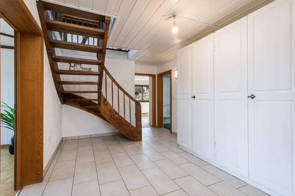 2-Familien Chalet mit 6.5 bis 7.5 und 2.5-Zimmer Wohnung, teils mit Seesicht 19