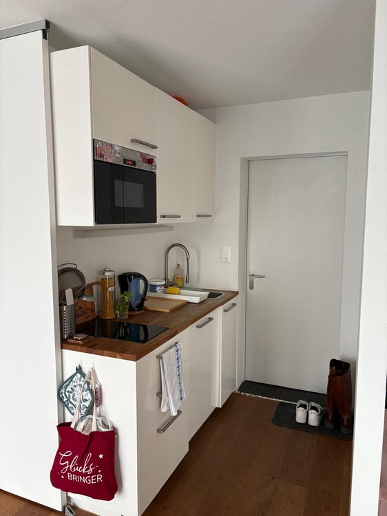 Möbliertes Studio mit Balkon an optimaler Lage in Zug 4