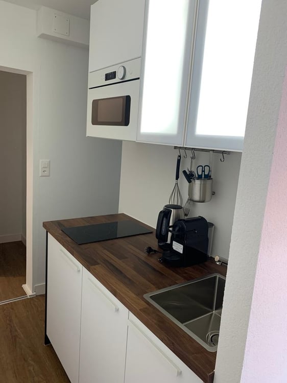 möbliertes Studio mit Balkon an optimaler Lage in Zug 2