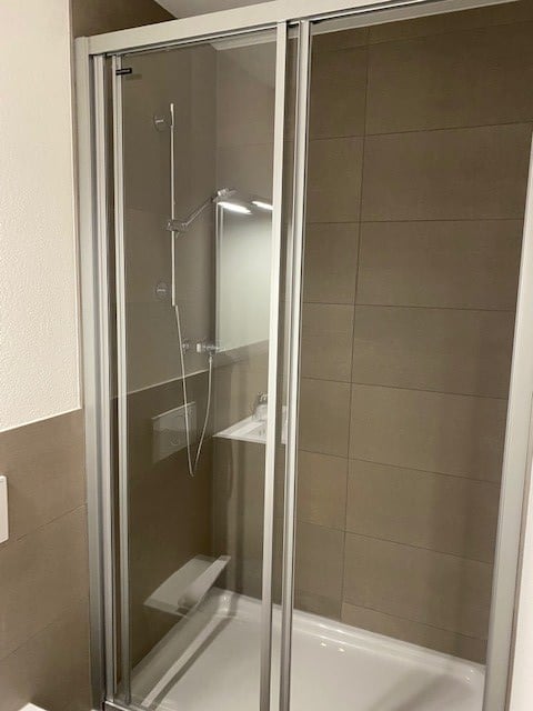 möbliertes Studio mit Balkon an optimaler Lage in Zug 4