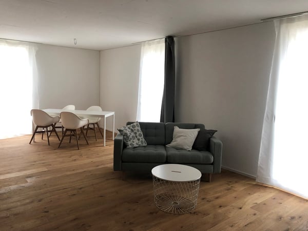 Möblierte 1.5-Zimmer-Wohnung mit Sitzplatz in Rorbas 1