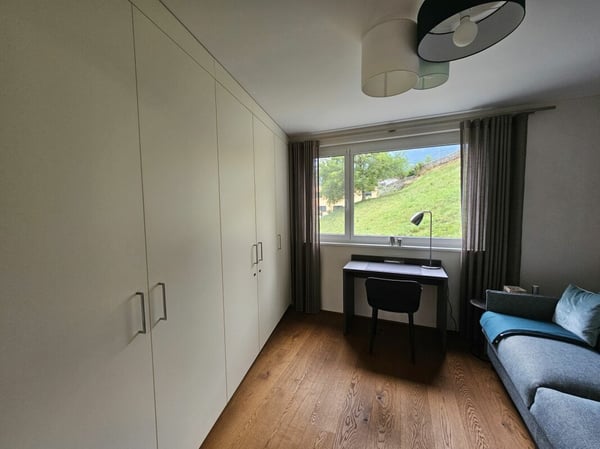 Originelle exklusive Terrassenwohnung in einer attraktiven Wohnlage in Sils i.D. 6