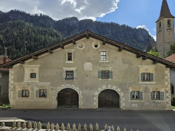 Alpiner Charme und Geschichte - Doppelhaushälfte von 1729 in Filisur 1