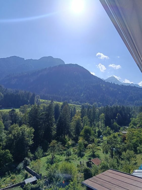 Sanierte 4.5-Zimmer-Wohnung mit Süd-Balkon mit Aussicht 1