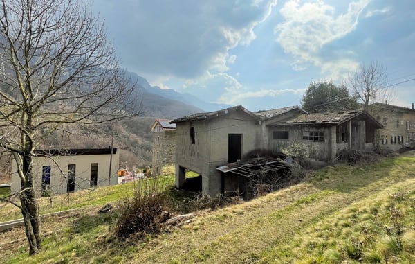 Terreno edificabile di 1300 mq immerso nella natura 1
