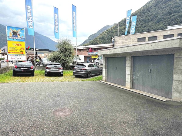 Casa totalmente ristrutturata: 2 appartamenti e ufficio in zona strategica 9