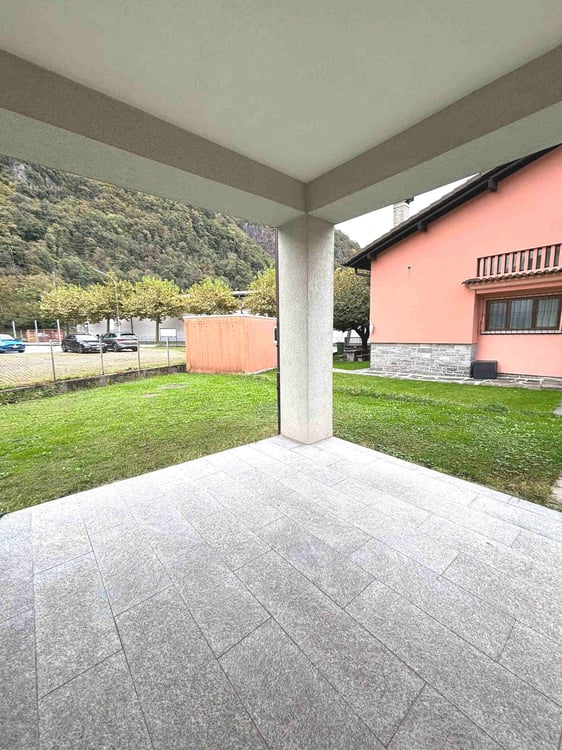 Casa totalmente ristrutturata: 2 appartamenti e ufficio in zona strategica 8