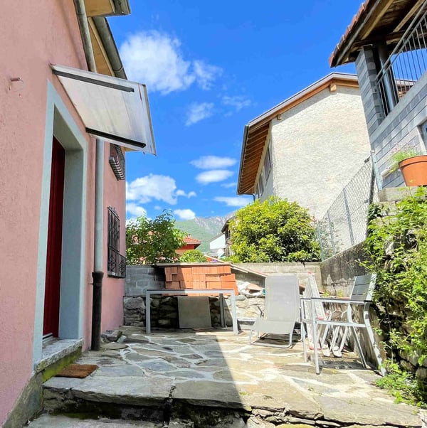 Spaziosa casa di due appartamenti in zona comoda e strategica 13