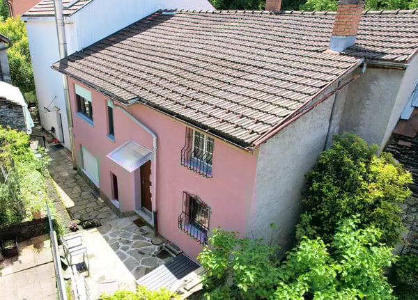 Spaziosa casa di due appartamenti in zona comoda e strategica 8