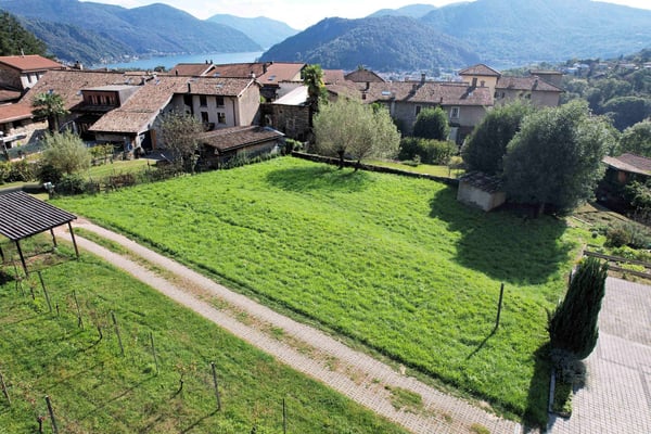 Terreno edificabile R3 in zona molto tranquilla a soli 9 km da Lugano 1
