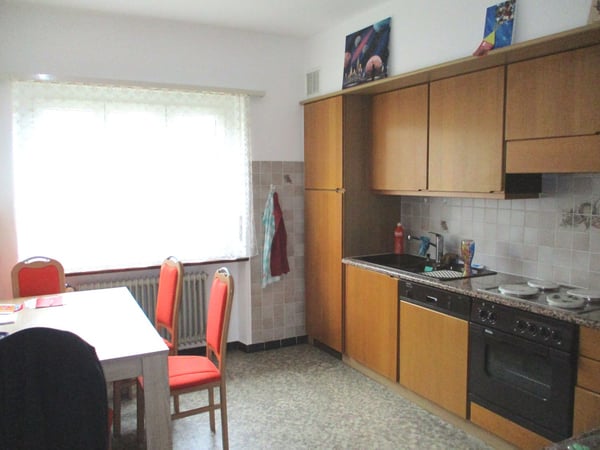 Moderna villetta e edificio plurifamiliare con terreno edificabile eccedente 16