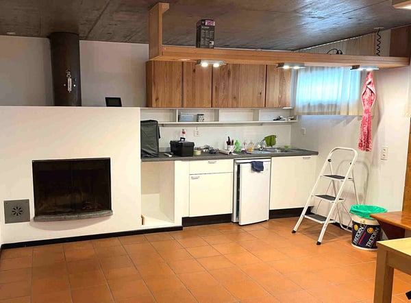 Moderna villetta e edificio plurifamiliare con terreno edificabile eccedente 12