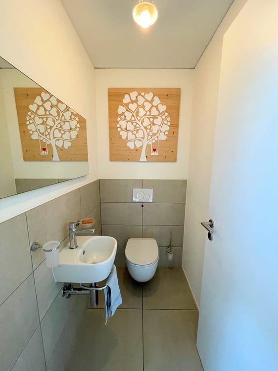 Moderna villetta con bel giardino in zona collinare 18