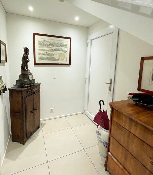 Moderna villetta con bel giardino in zona collinare 8