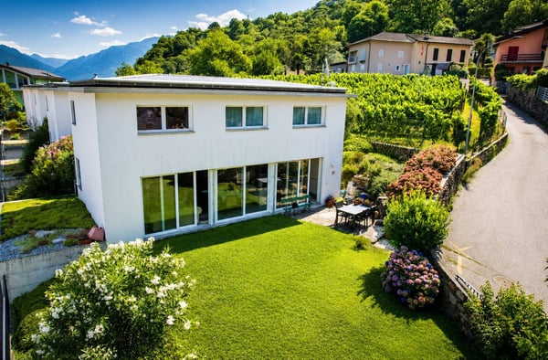 Moderna villetta tra le vigne e le montagne 1