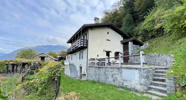 Rustico molto ben ristrutturato con stupenda vista panoramica 1