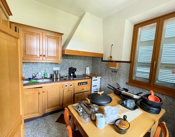 Casa bifamiliare con grande terreno edificabile in zona residenziale 10