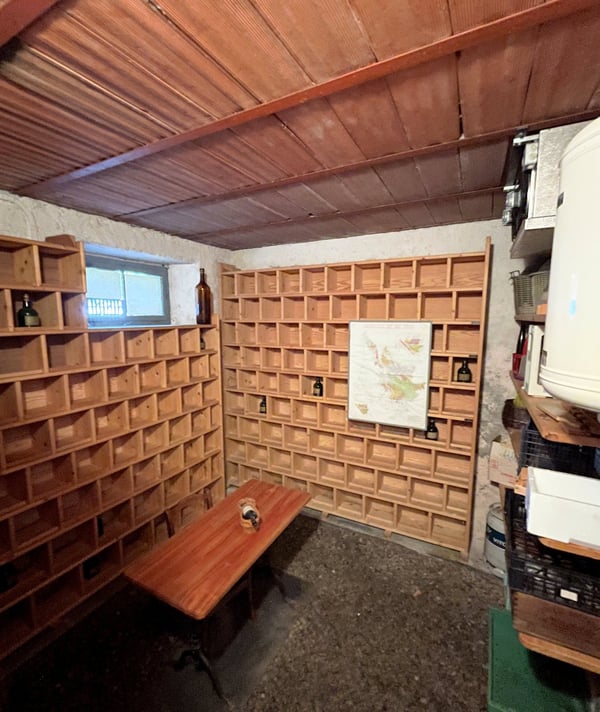 Casa bifamiliare con grande terreno edificabile in zona residenziale 14