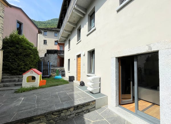 Casa molto ben ristrutturata con appartamenti di 4,5 locali duplex + 2,5 locali al PT 6