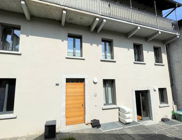 Casa molto ben ristrutturata con appartamenti di 4,5 locali duplex + 2,5 locali al PT 5