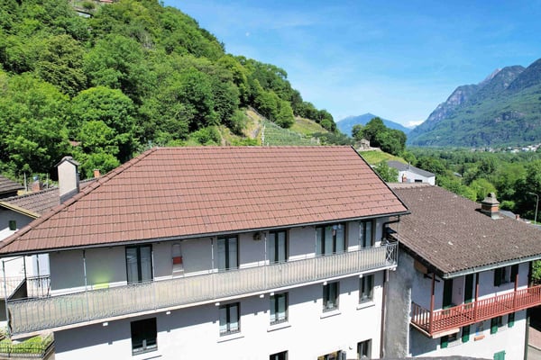 Casa molto ben ristrutturata con appartamenti di 4,5 locali duplex + 2,5 locali al PT 3