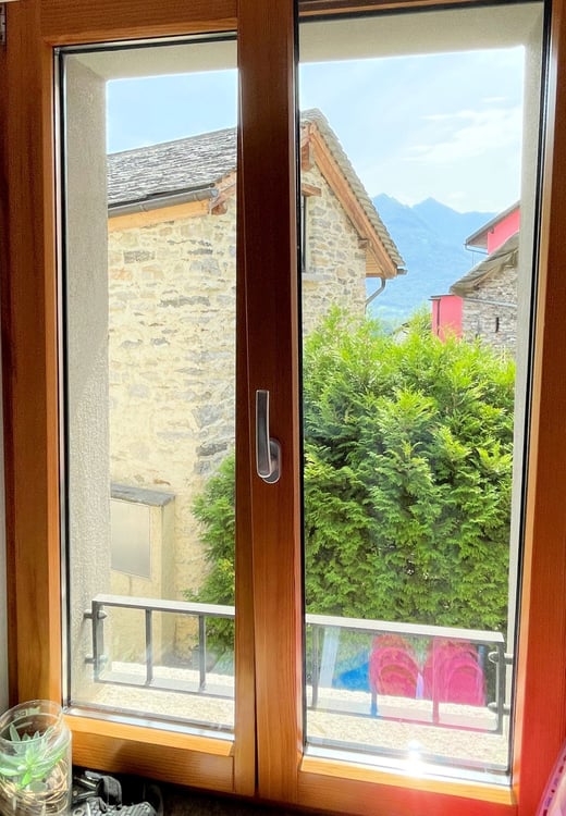 Casa molto ben ristrutturata con appartamenti di 4,5 locali duplex + 2,5 locali al PT 18